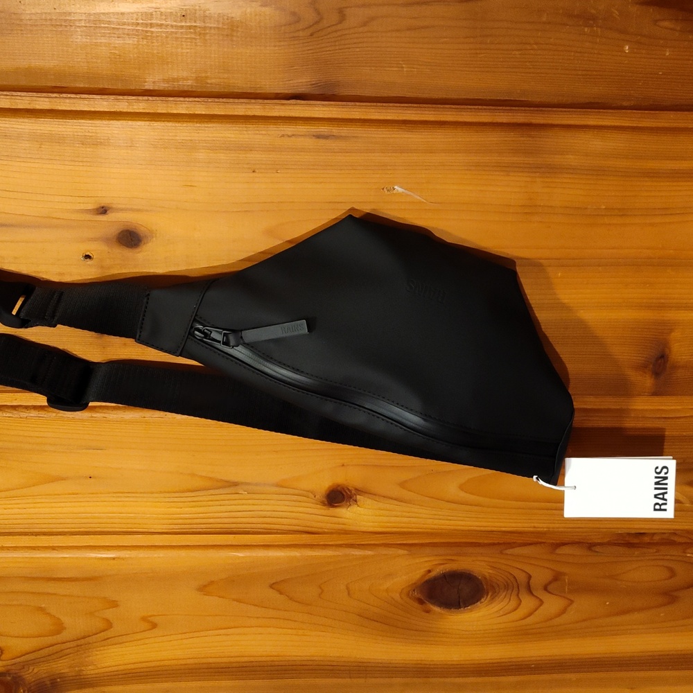 RAINS Zip Top Fanny Pack~Unisex~Black~NWT